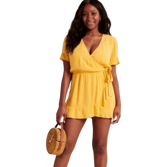 Abercrombie & Fitch Yellow Sprigged Floral Romper Size Medium - Picture 1 of 5